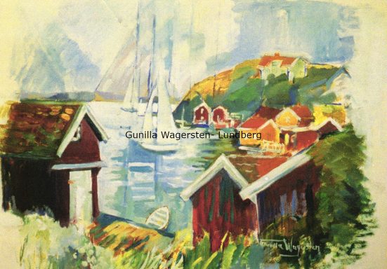 Svenskt kustlandskap med segelbåtar och traditionella röda stugor vid vattnet.